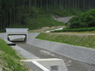 福岡県（志屋川）河川護岸